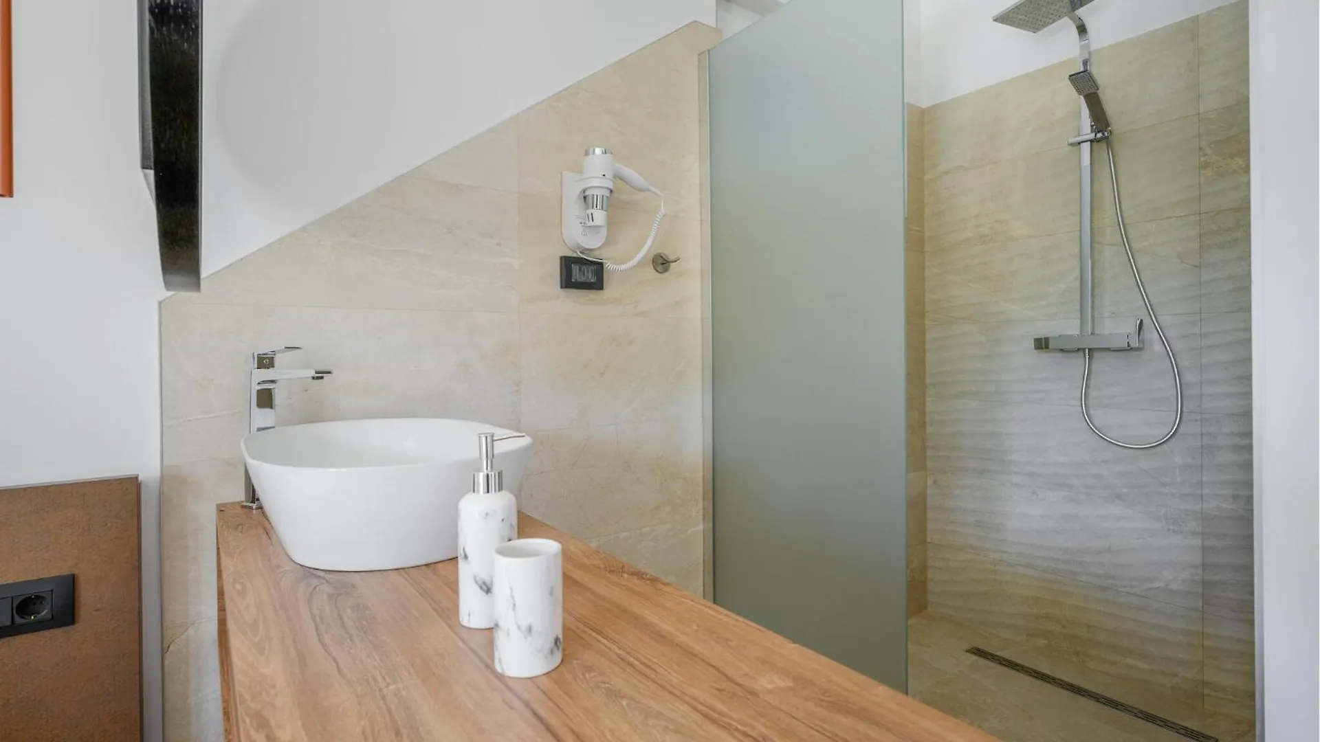Gorgeous Home In Sisan Holiday home
